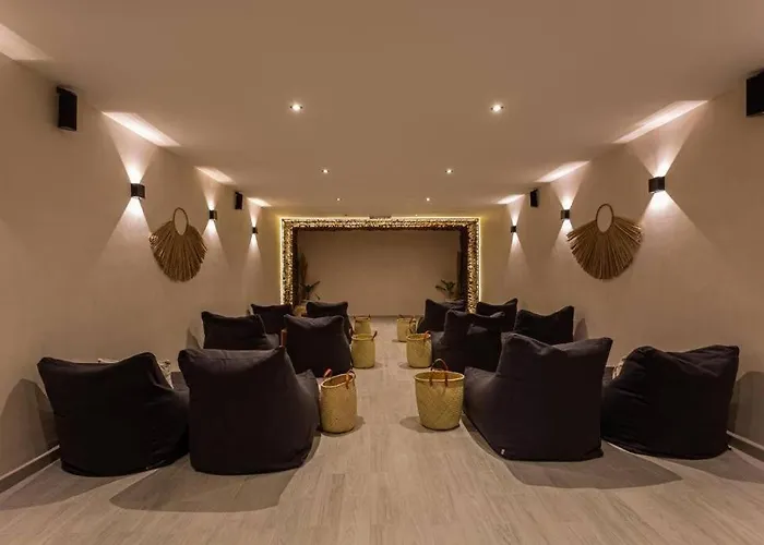 Cozy With A King Size Bed Apartment